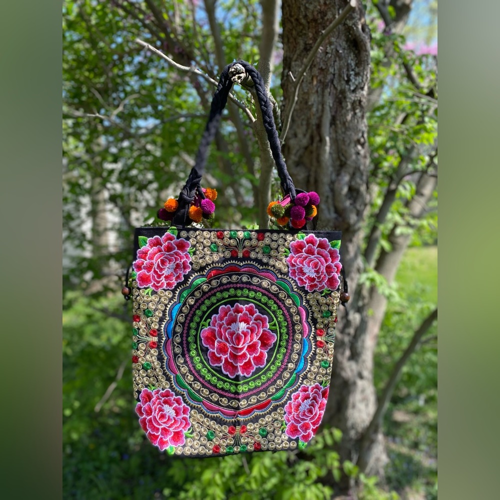 Beautiful Tote HandBag - Picture 2 of 3